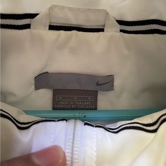 VINTAGE* 90'S NIKE WINDREAKER SIZE M!! STAINED. OTHERWISE GREAT CLEAN CONDITION! - Picture 3 of 5